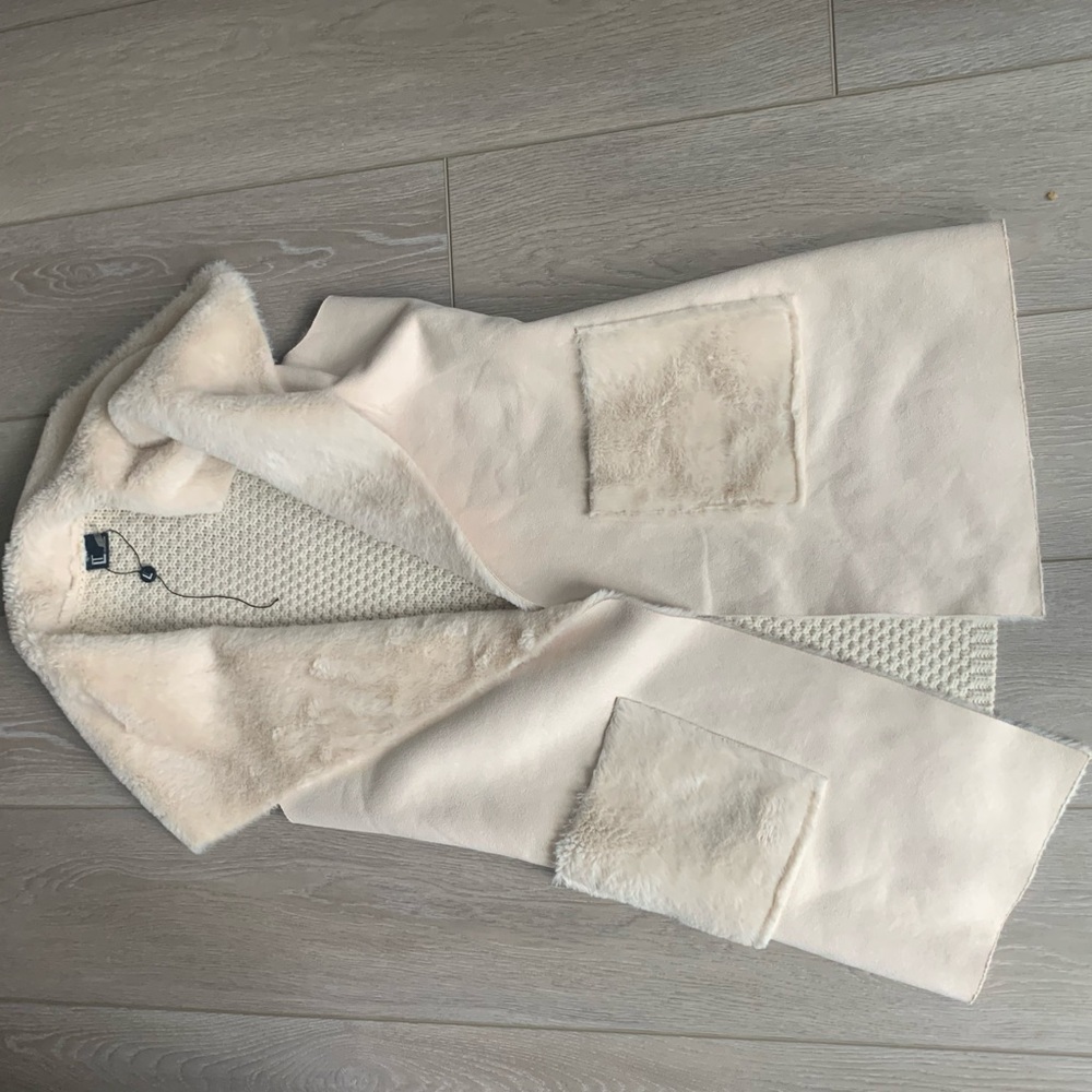 Gorgeous vest purchased at Nordstrom worn once euc